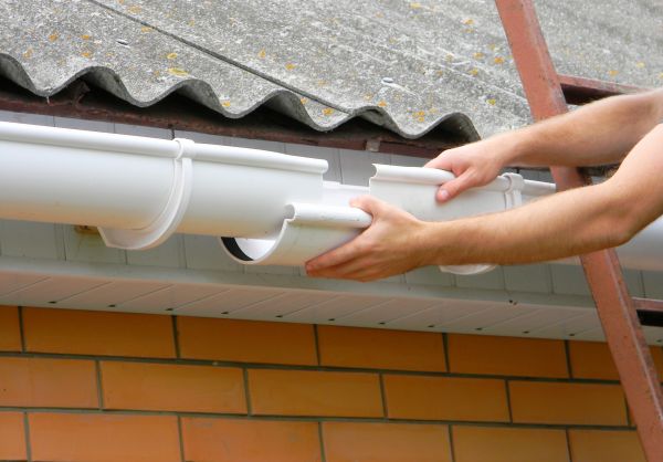 Gutter Hanging in Albany